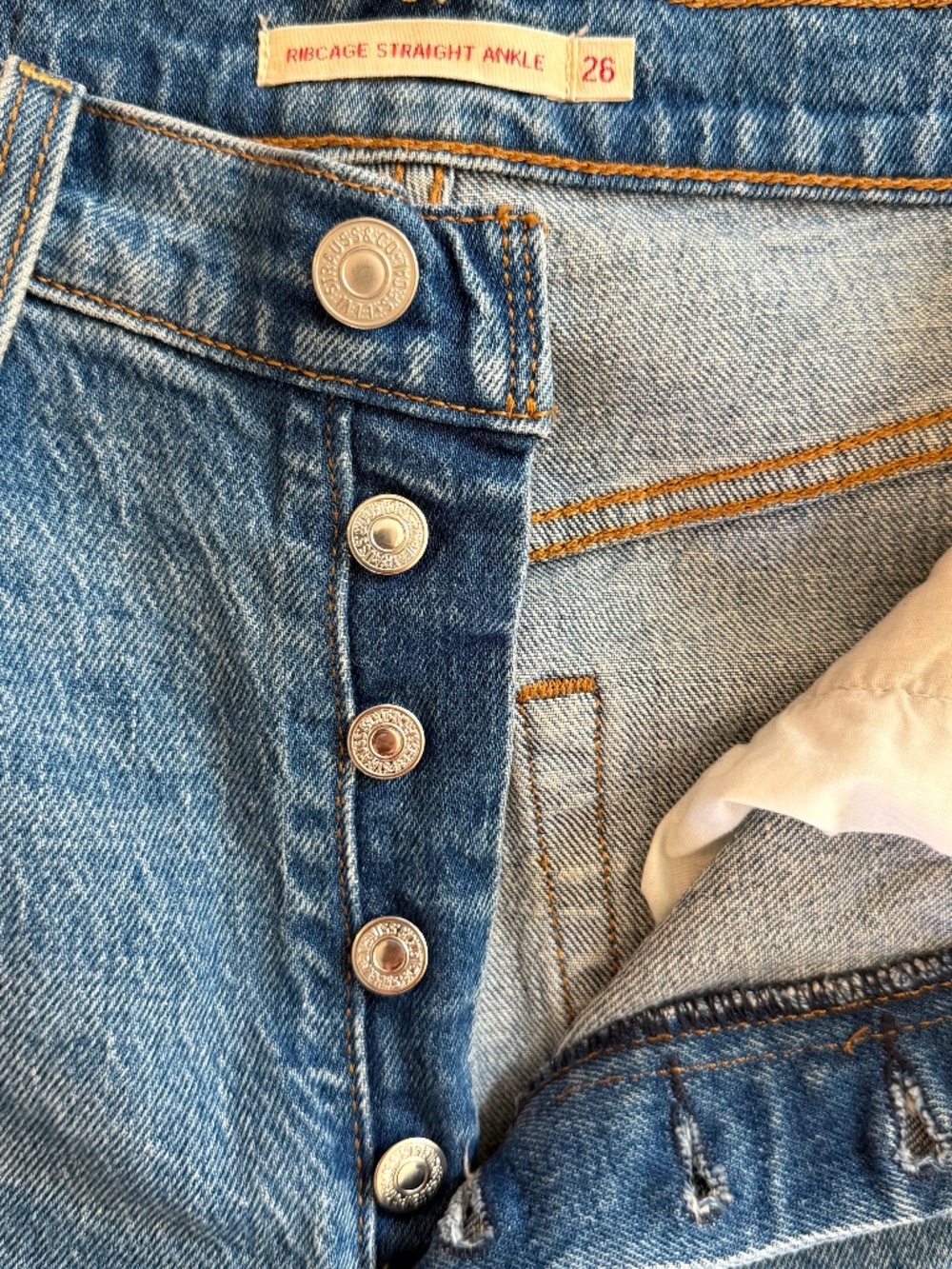 Levi's Ribcage Straight - Picture 3 of 4